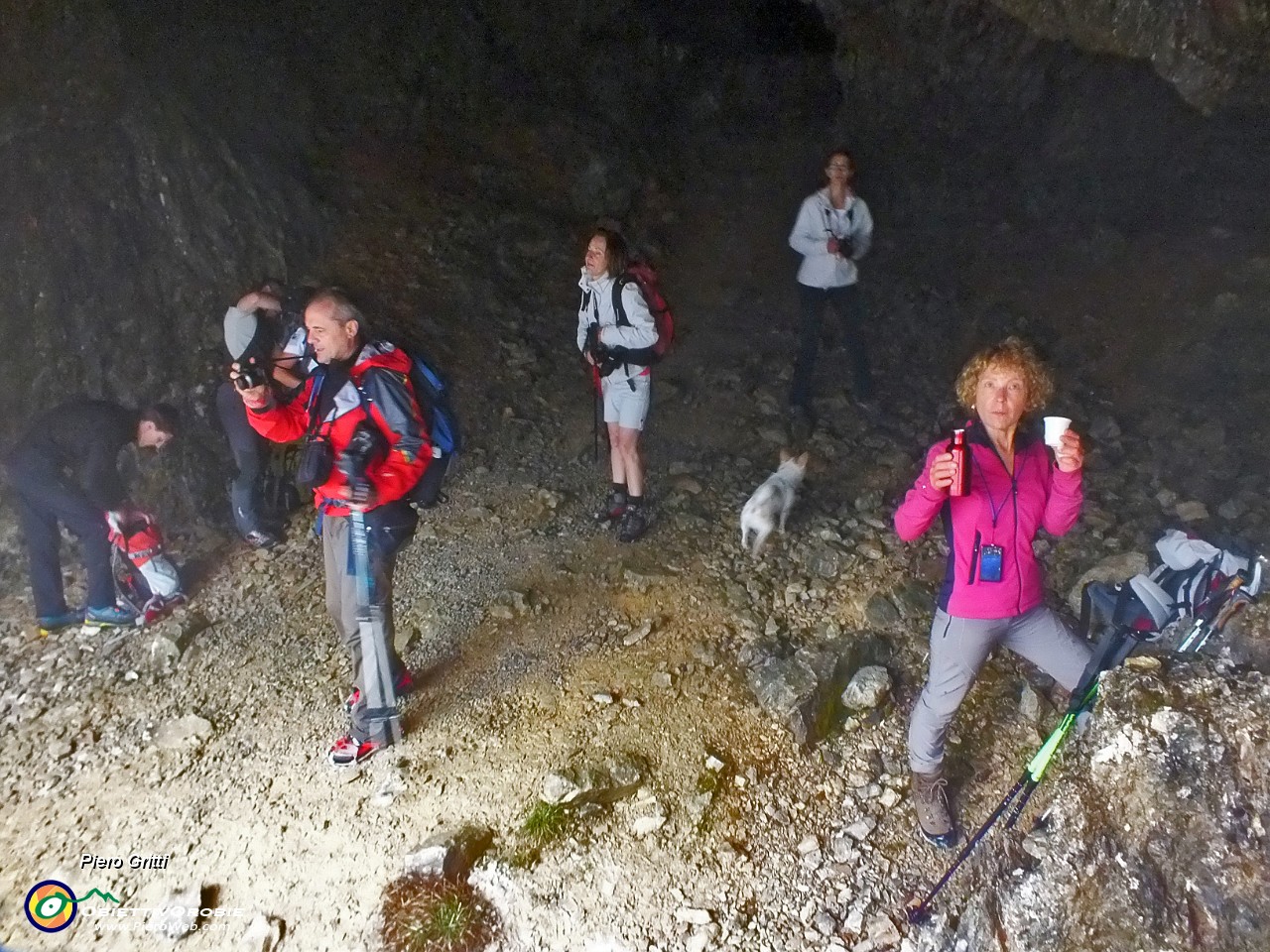 76 Grotta dei Pagani (2224 m).JPG